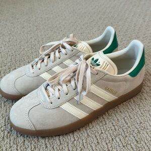 Neutral adidas Gazelle